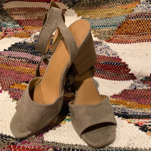 Block Heels - Picture 2 of 5